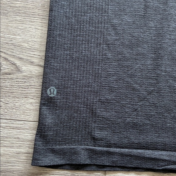 NWT Lululemon men’s metal vent tech 
T-shirt size XL - Picture 6 of 6
